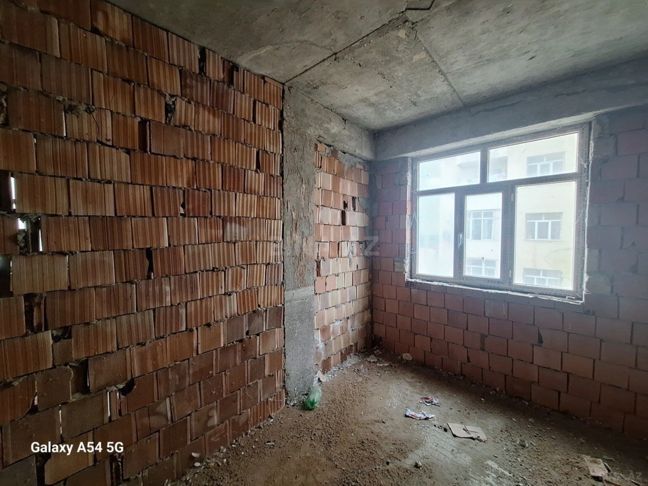 Satılır 3 otaqlı mənzil 102 m²