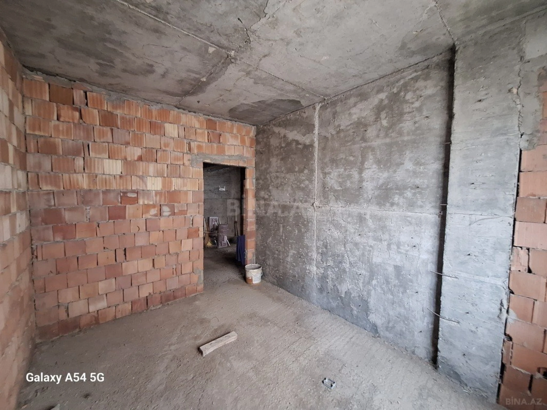 Satılır 3 otaqlı mənzil 102 m²