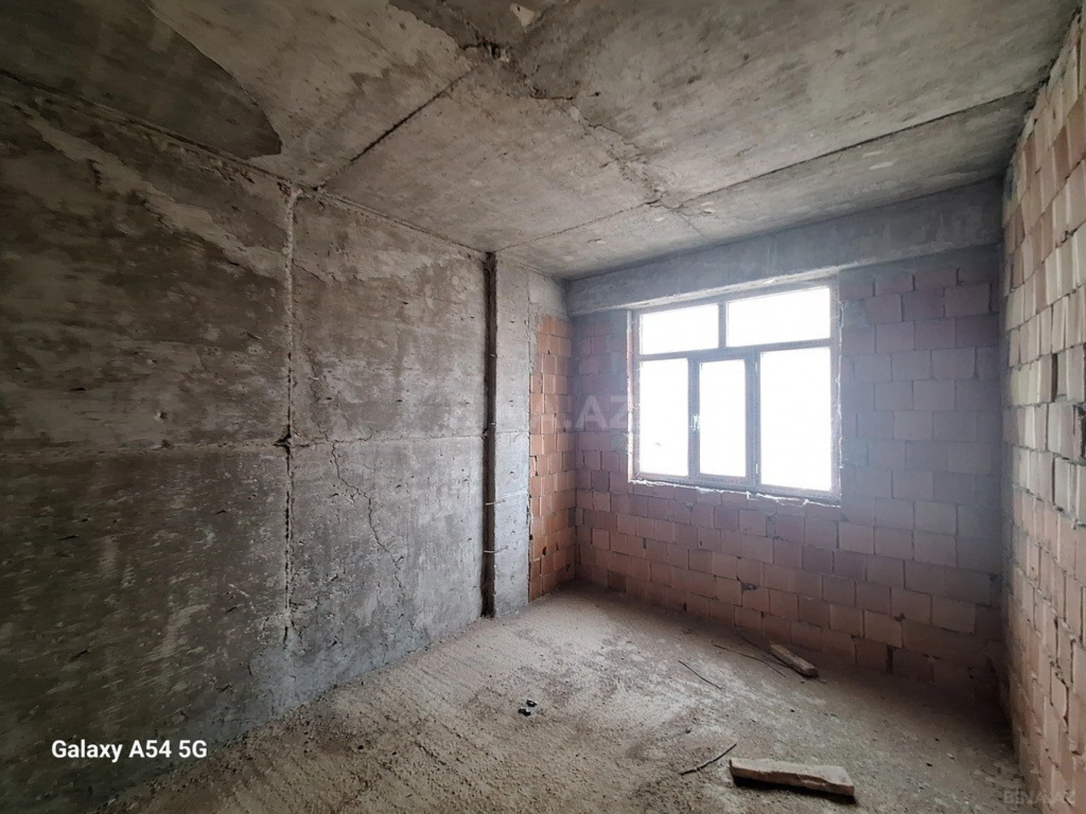 Satılır 3 otaqlı mənzil 102 m²