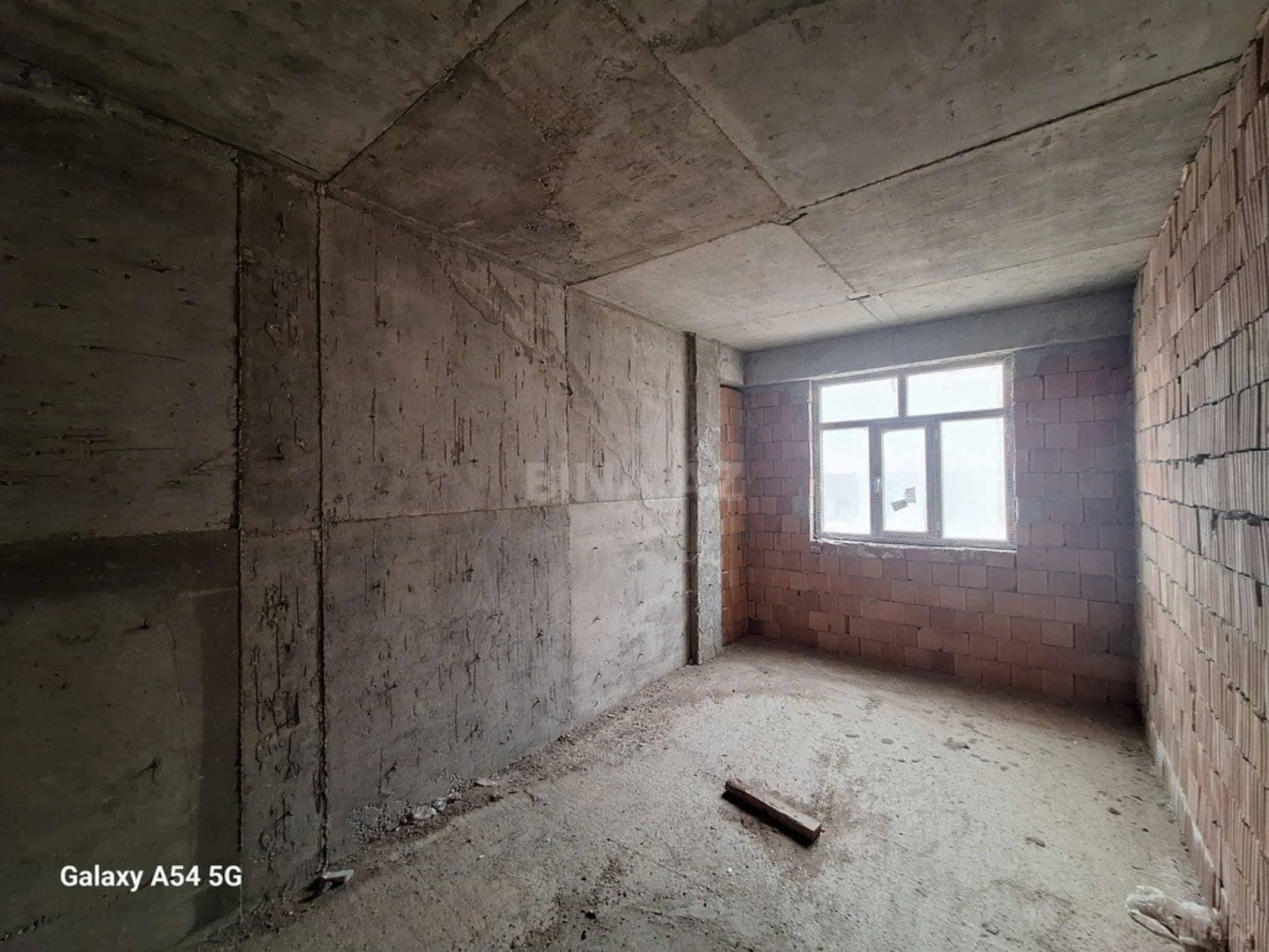 Satılır 3 otaqlı mənzil 102 m²