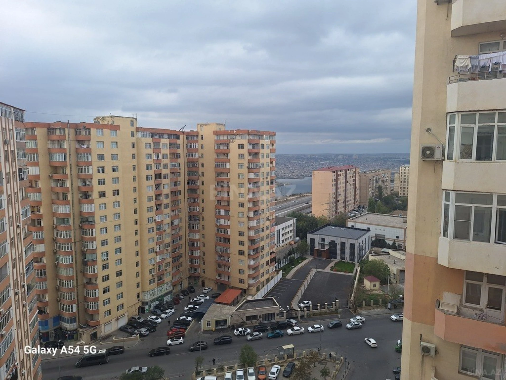 Satılır 3 otaqlı mənzil 102 m²