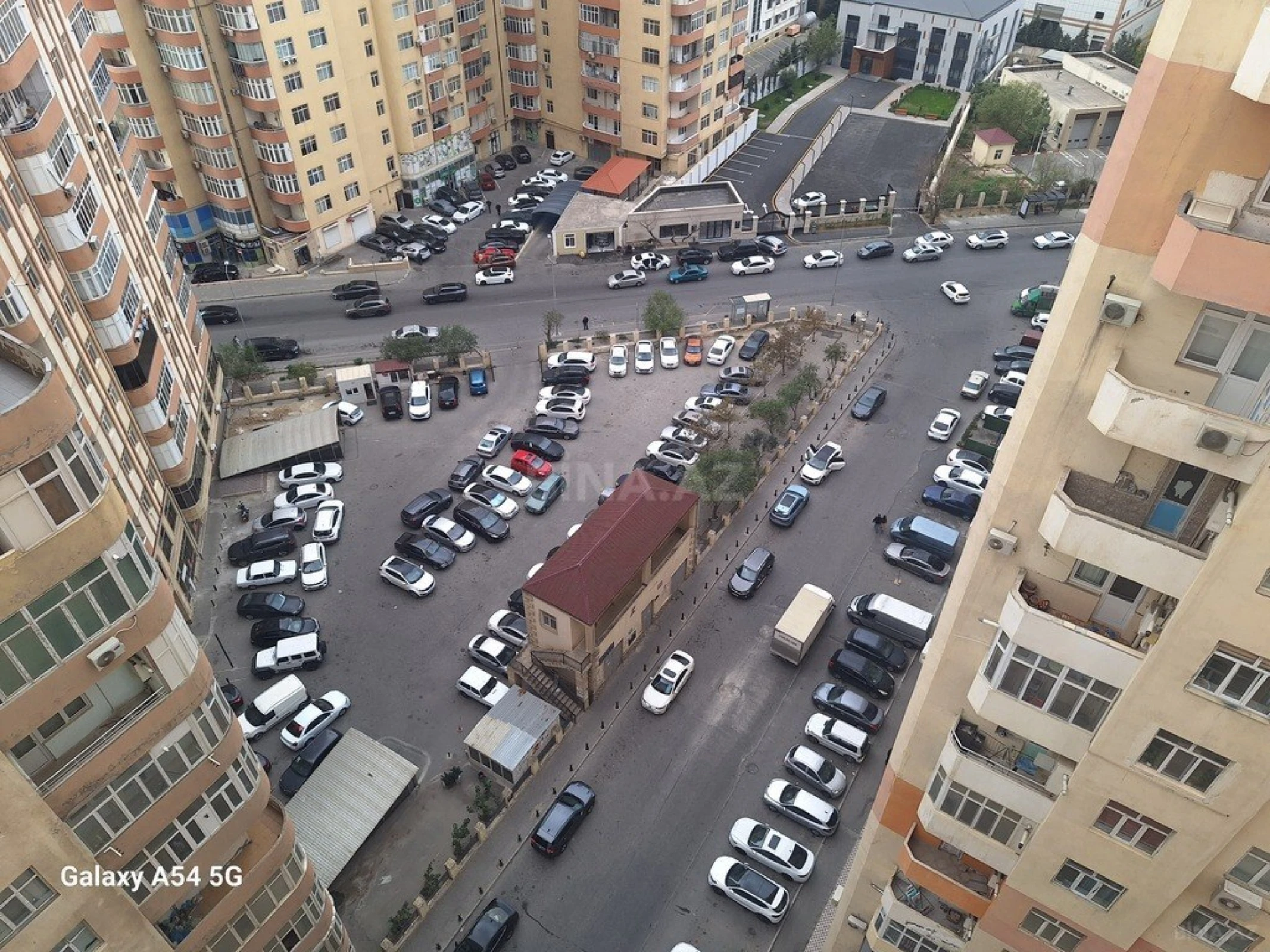 Satılır 3 otaqlı mənzil 102 m²