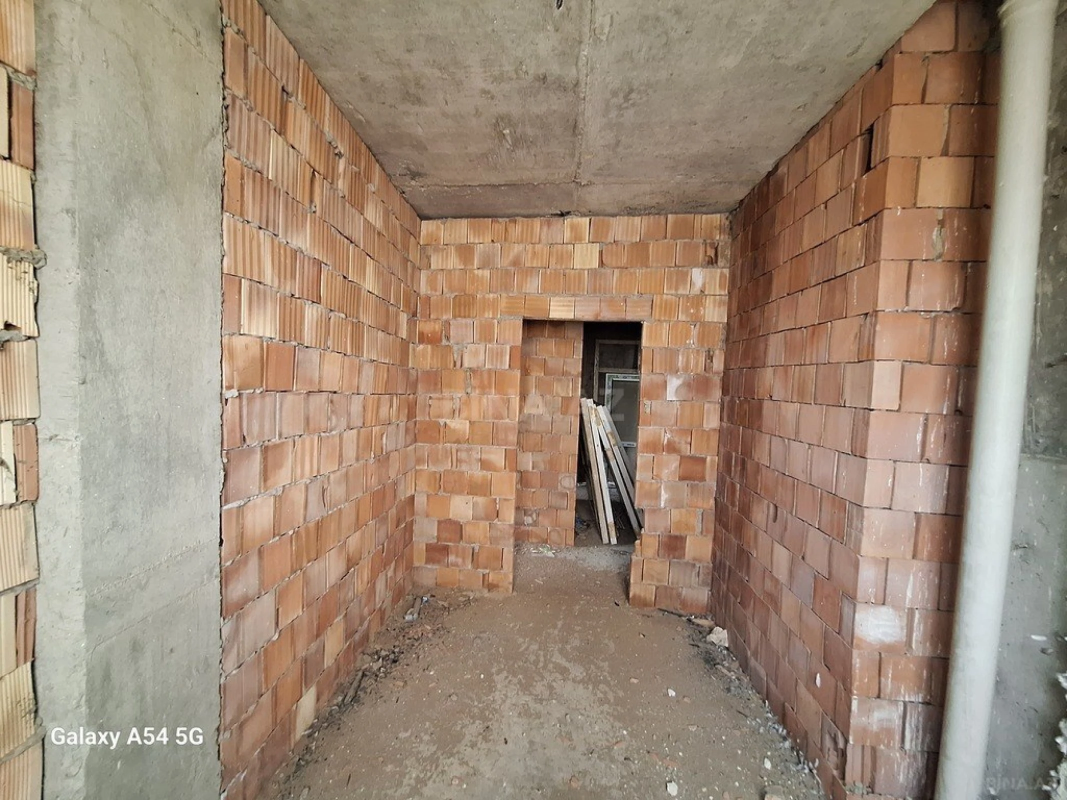 Satılır 3 otaqlı mənzil 96 m²