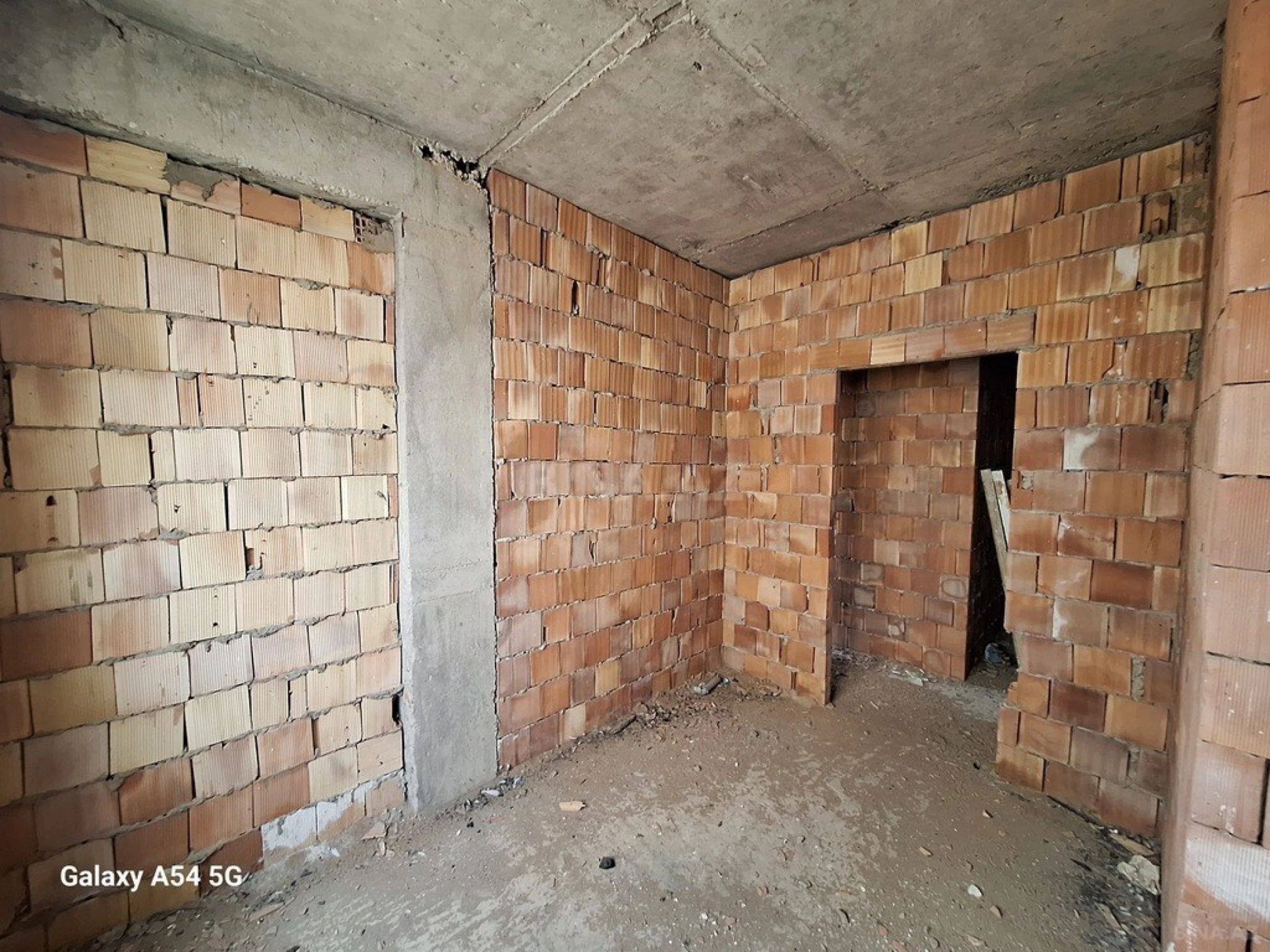 Satılır 3 otaqlı mənzil 96 m²