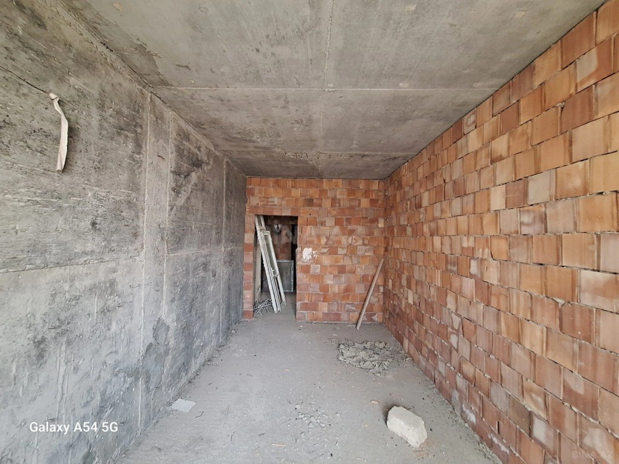 Satılır 3 otaqlı mənzil 96 m²