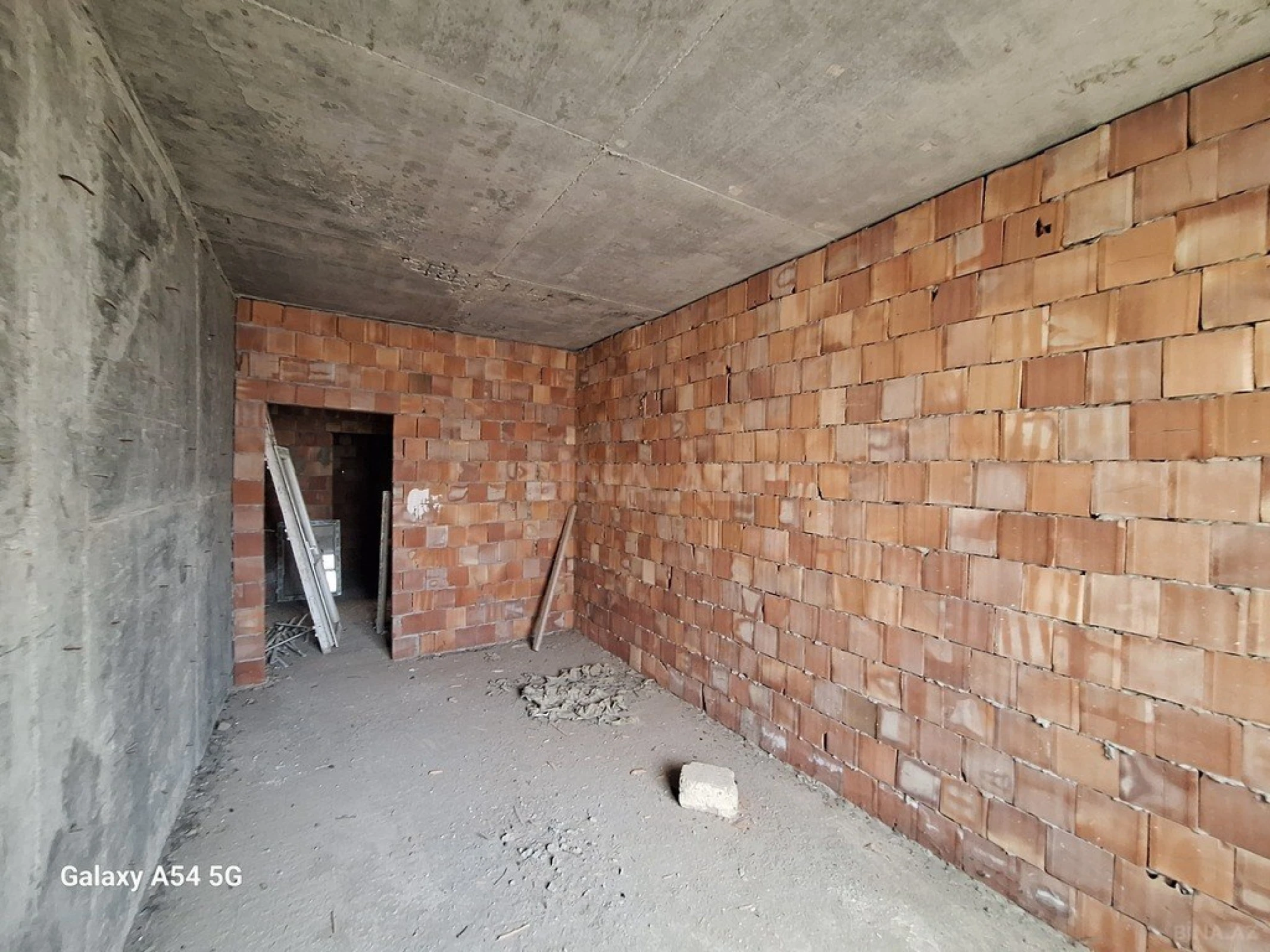 Satılır 3 otaqlı mənzil 96 m²