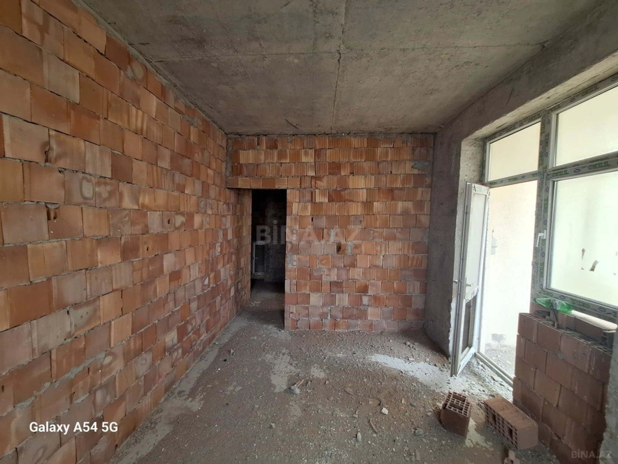 Satılır 3 otaqlı mənzil 96 m²