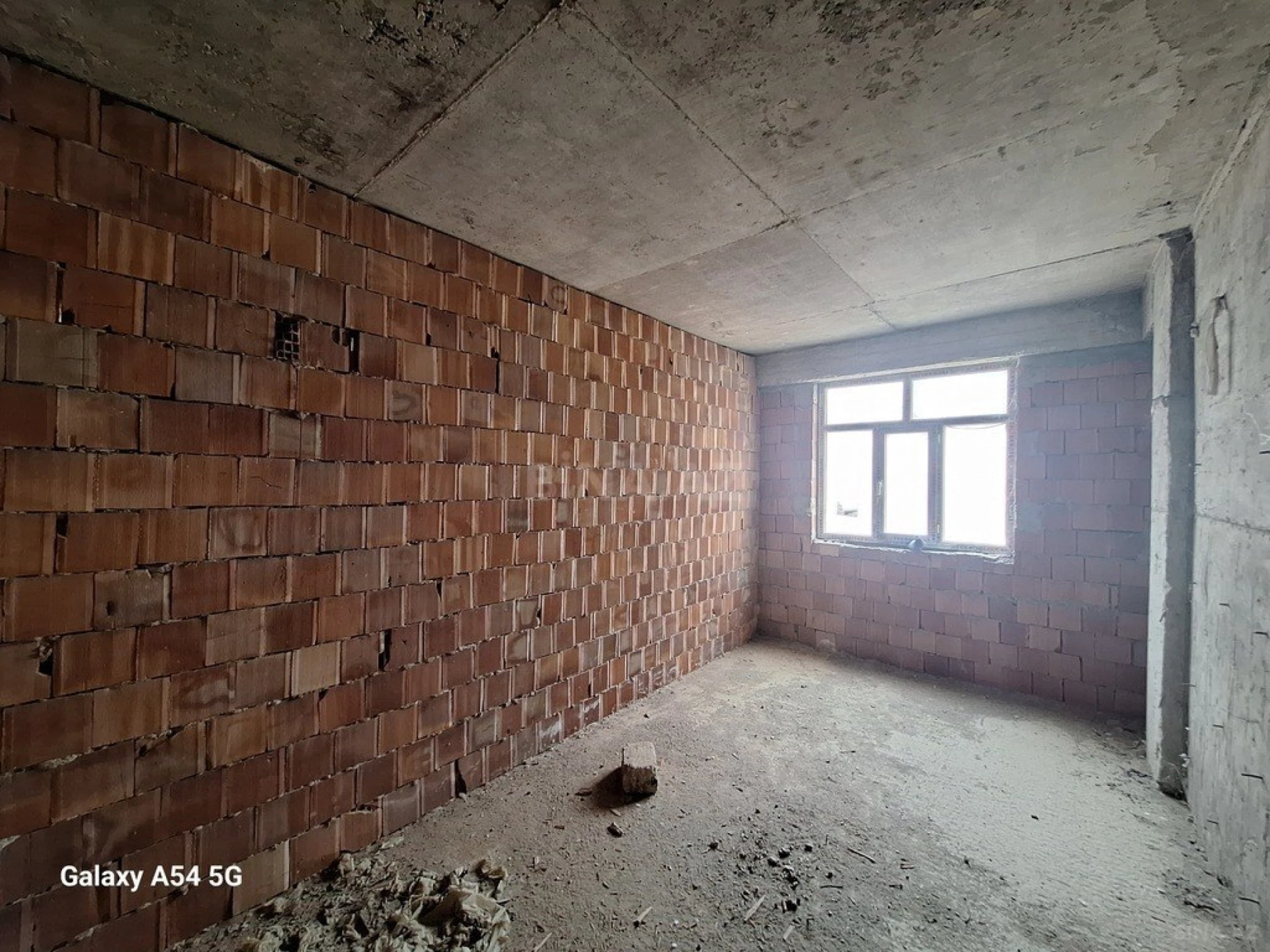 Satılır 3 otaqlı mənzil 96 m²