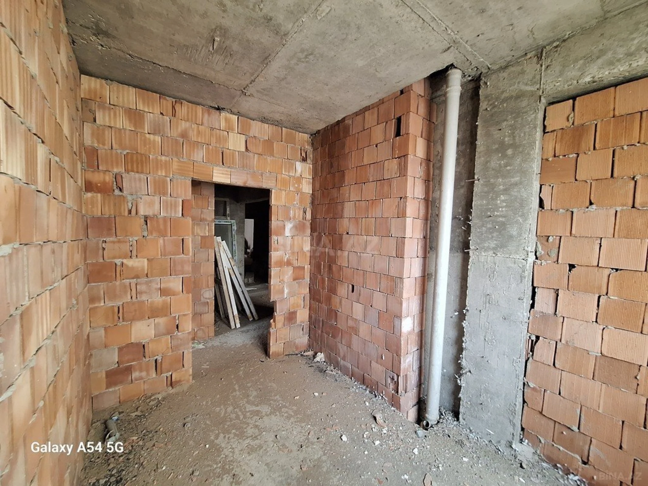 Satılır 3 otaqlı mənzil 96 m²