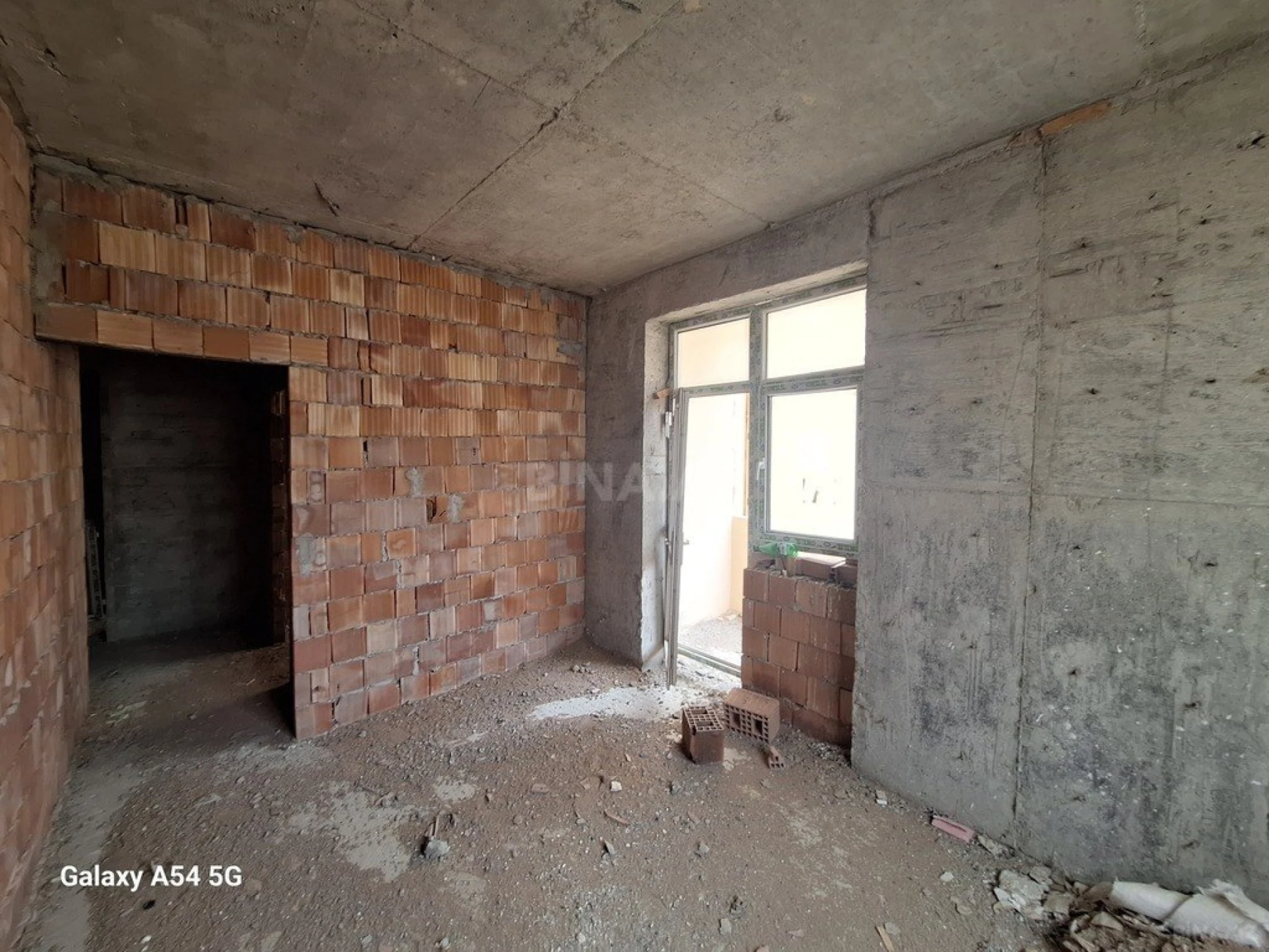 Satılır 3 otaqlı mənzil 96 m²