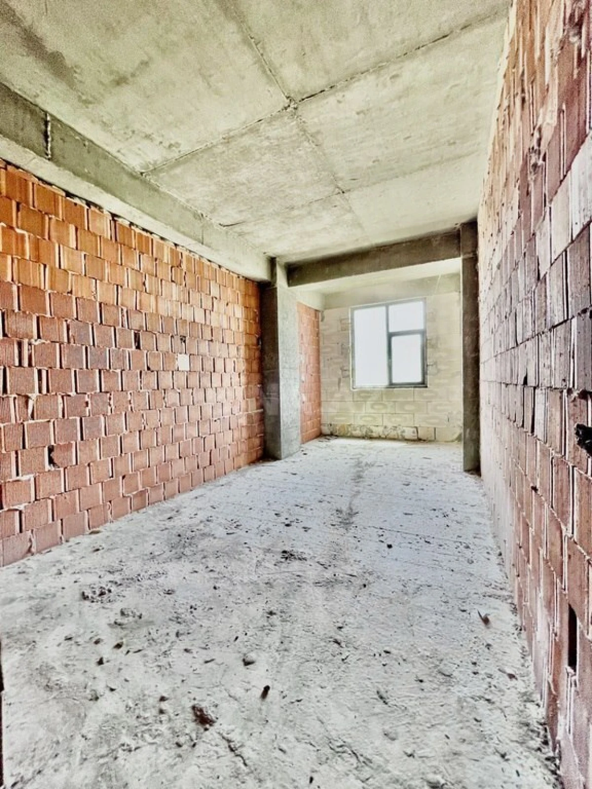 Satılır 1 otaqlı mənzil 69 m²