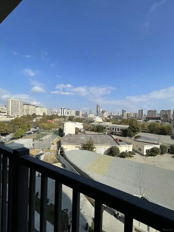 Satılır 4 otaqlı mənzil 175 m²