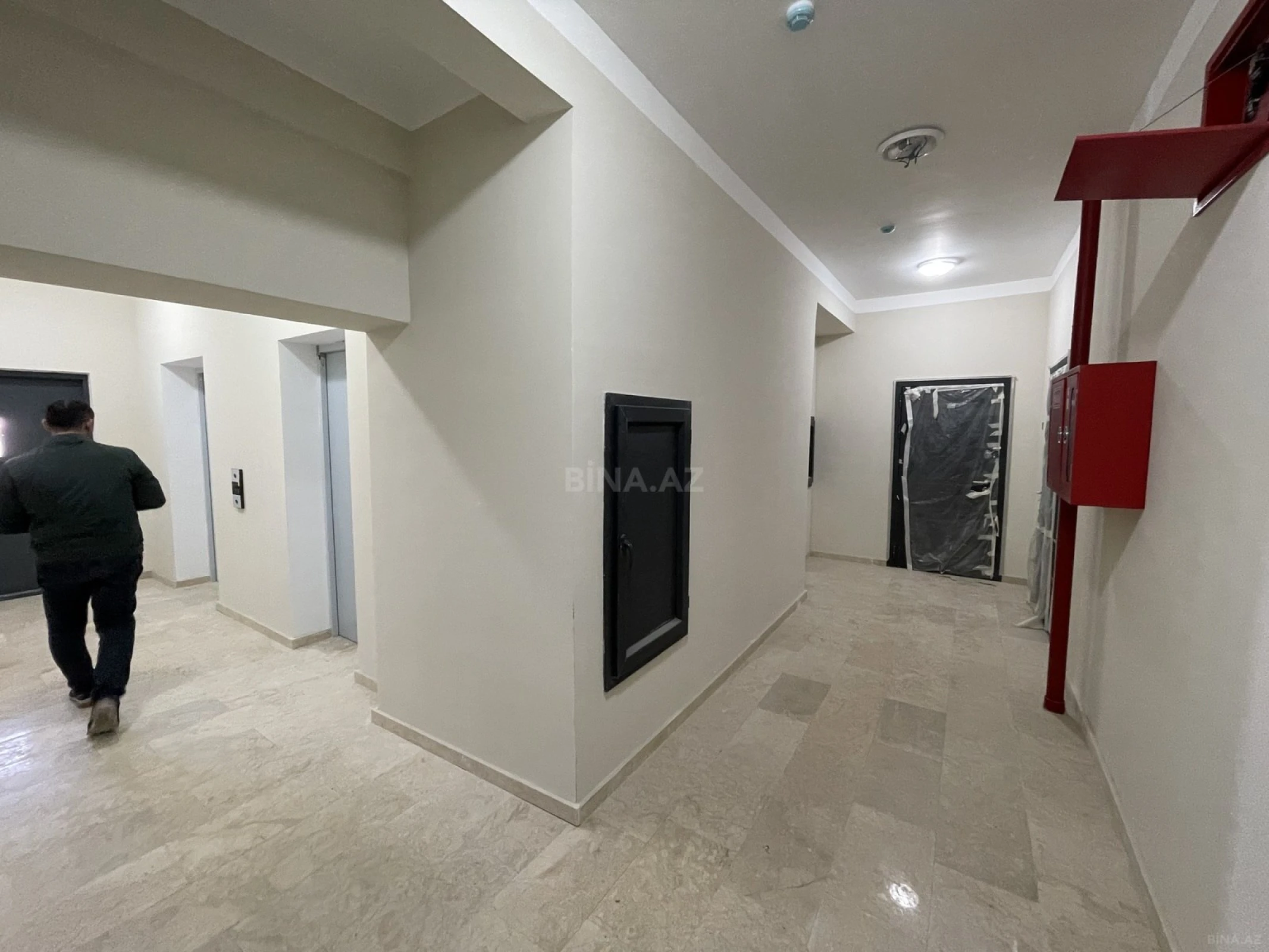 Satılır 4 otaqlı mənzil 175 m²