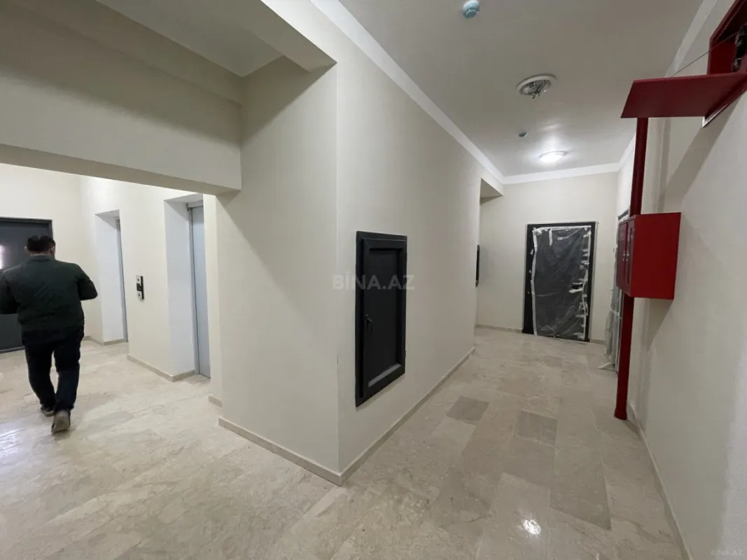 Satılır 4 otaqlı mənzil 175 m²