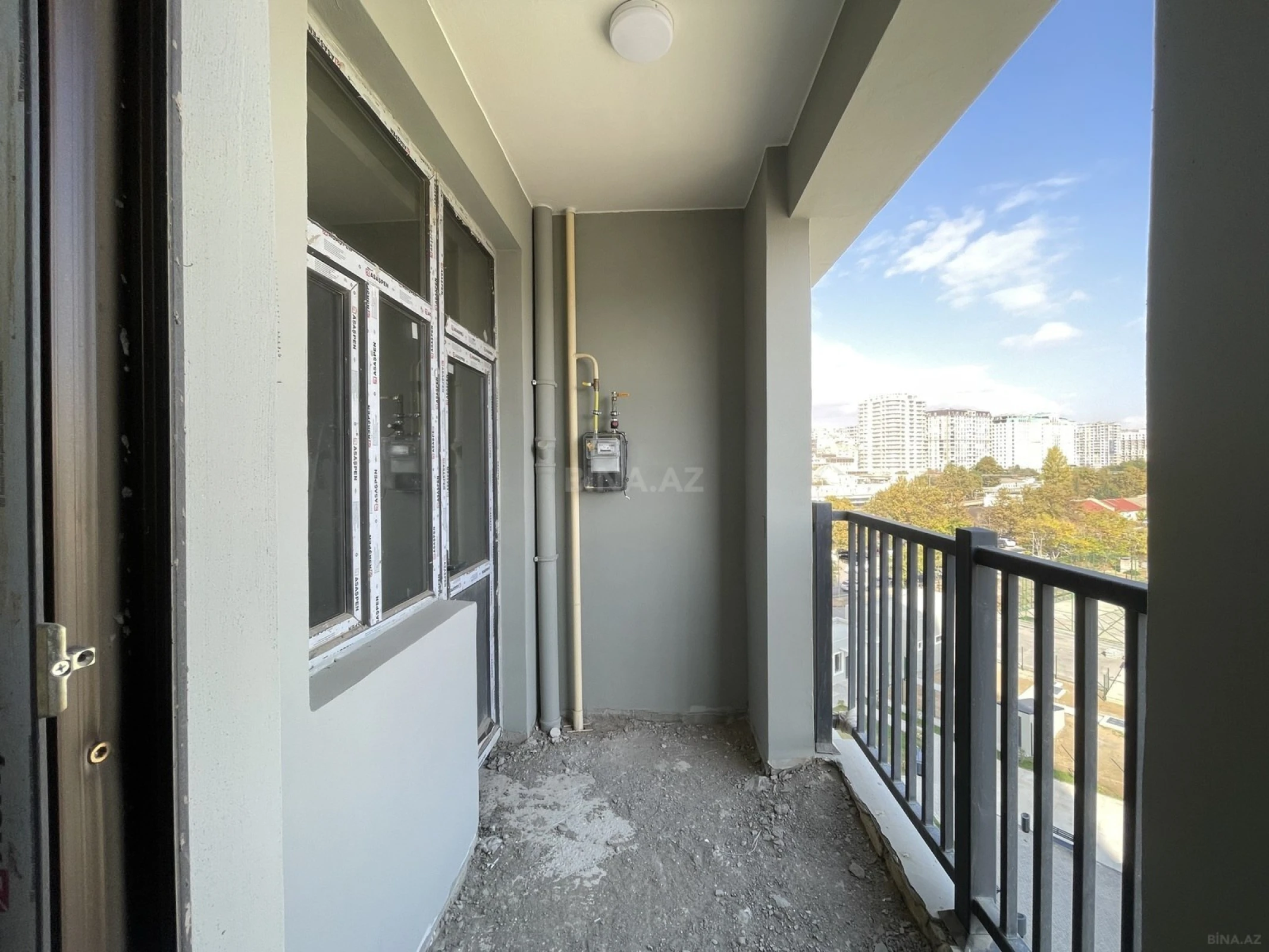 Satılır 4 otaqlı mənzil 175 m²