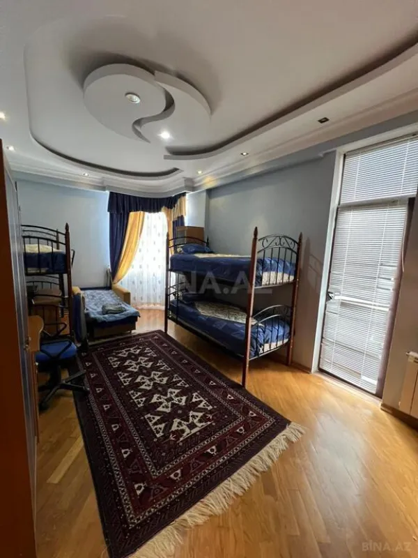 Satılır 3 otaqlı mənzil 167 m²