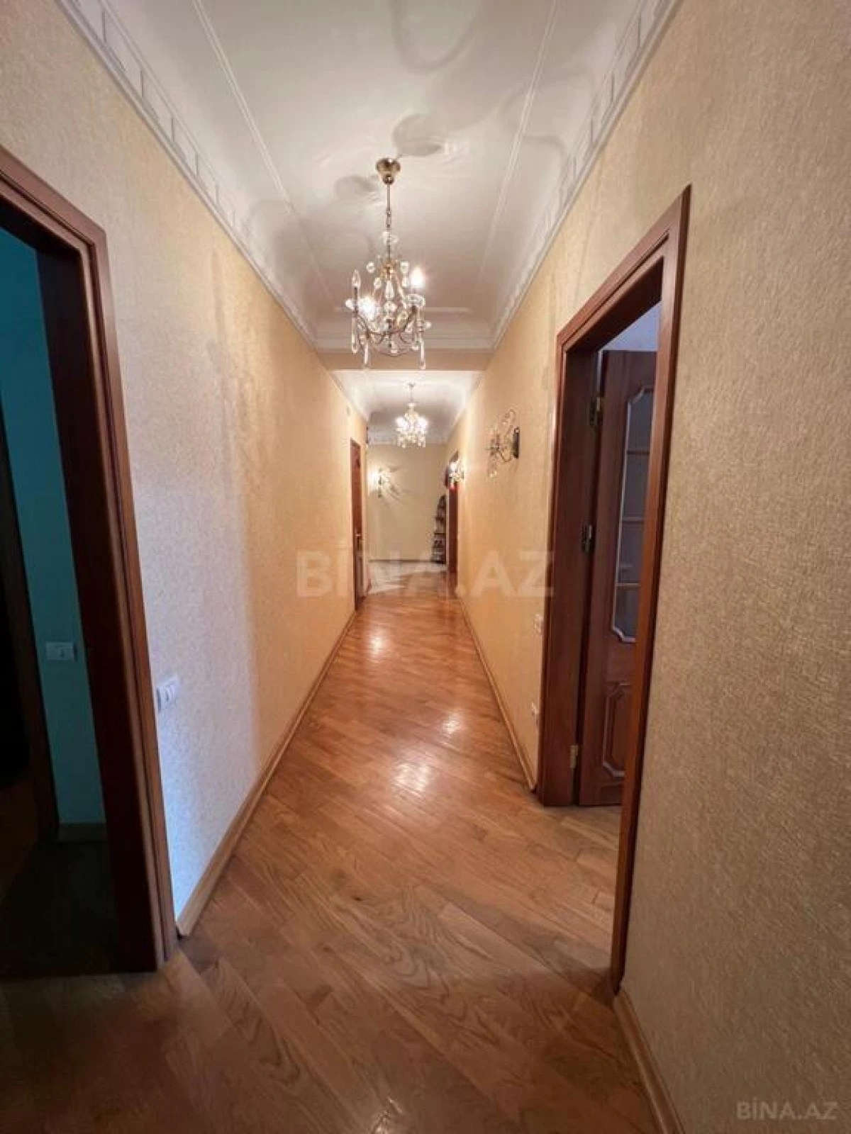 Satılır 3 otaqlı mənzil 167 m²
