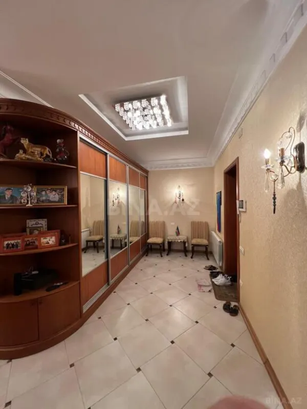 Satılır 3 otaqlı mənzil 167 m²