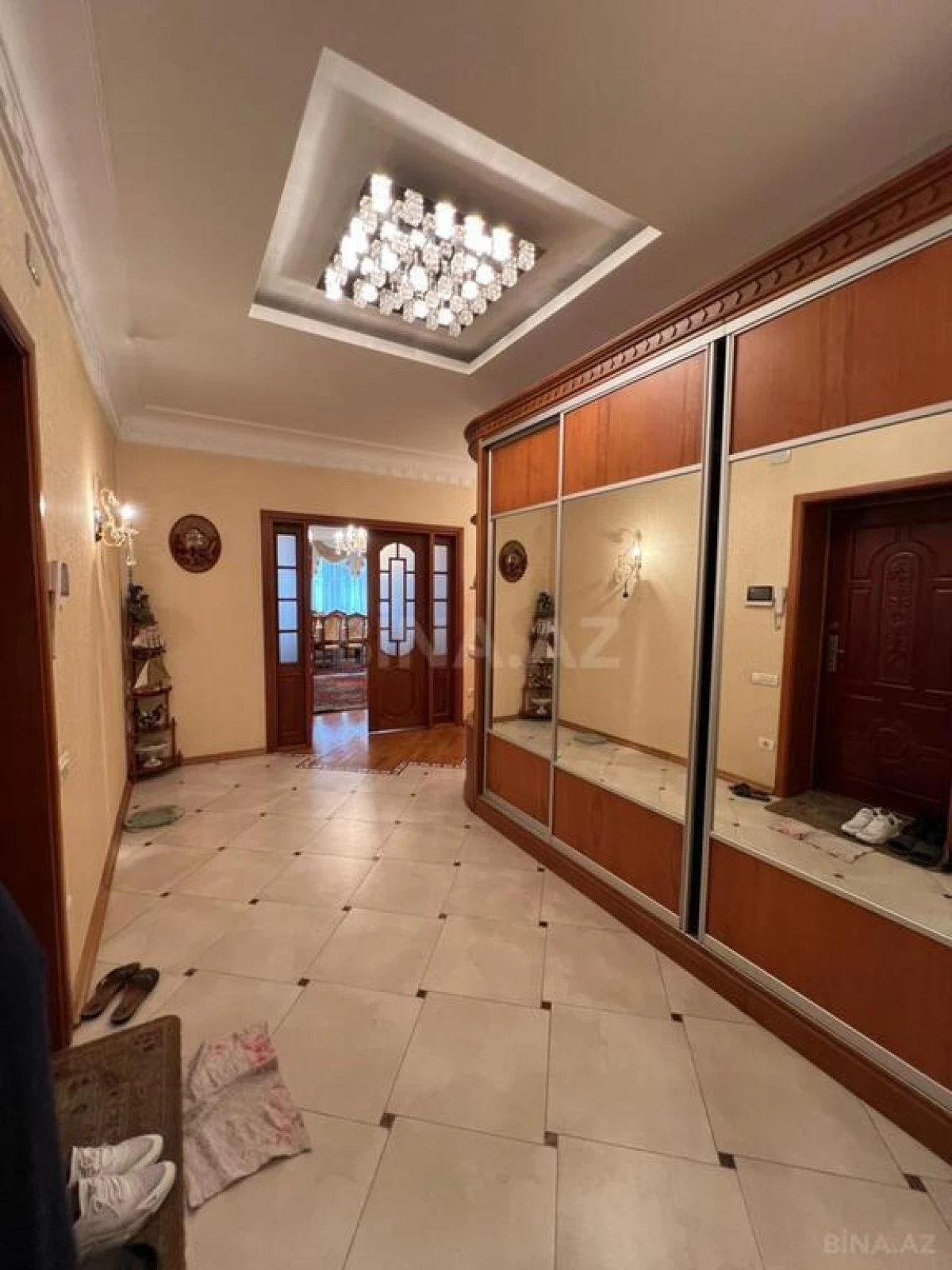 Satılır 3 otaqlı mənzil 167 m²