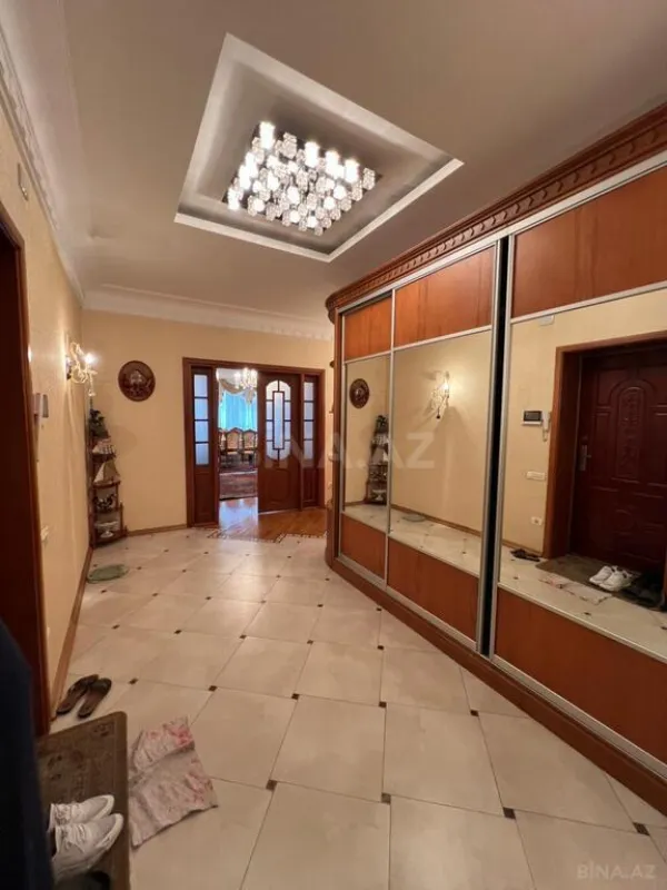 Satılır 3 otaqlı mənzil 167 m²
