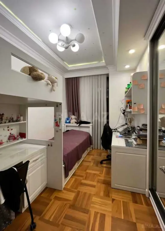 Satılır 4 otaqlı mənzil 130 m²