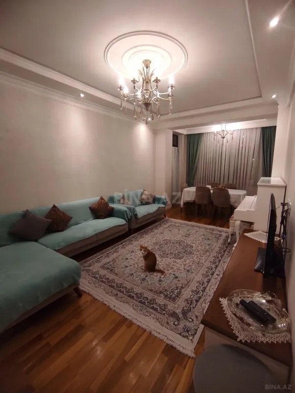 Satılır 4 otaqlı mənzil 130 m²