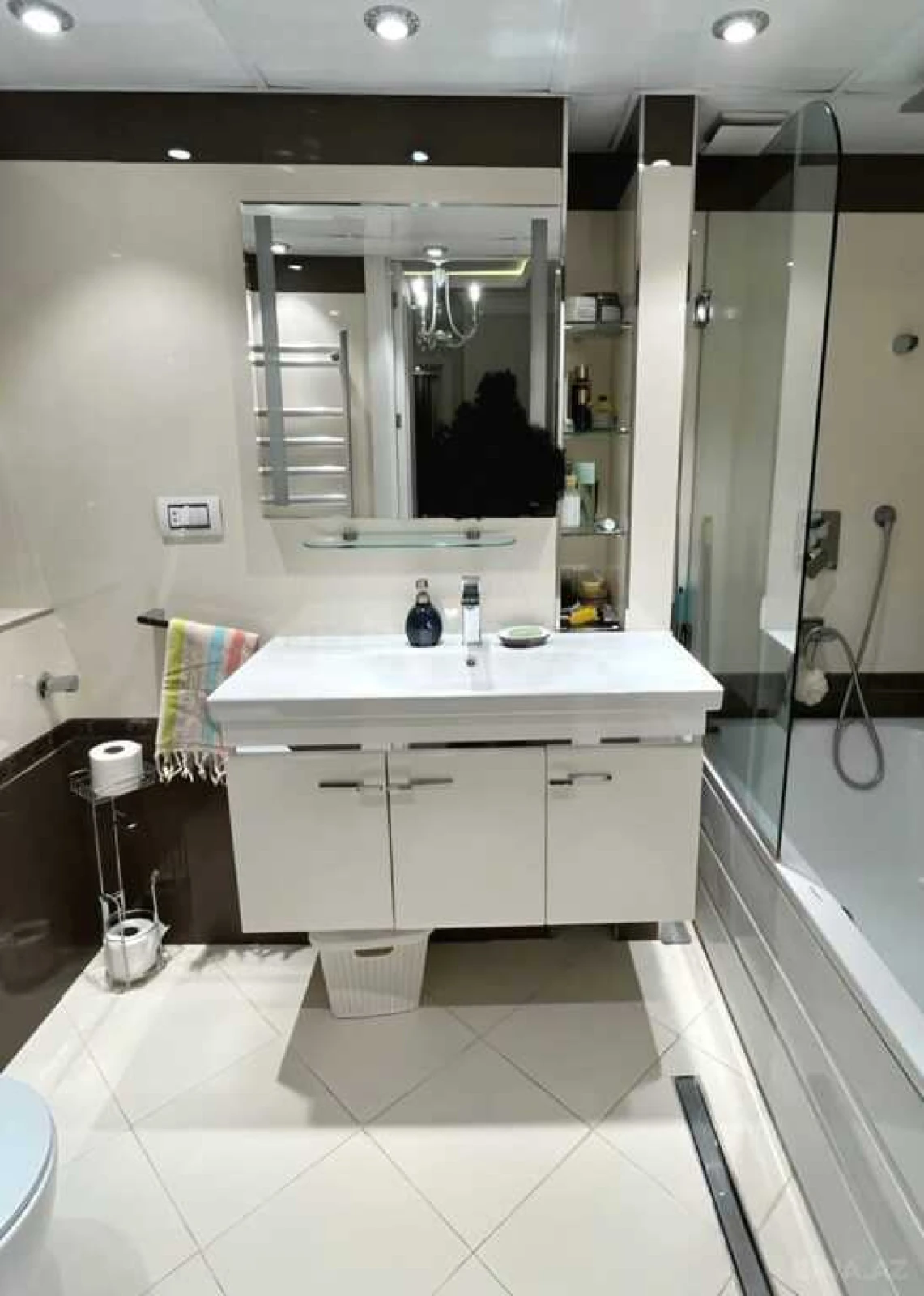 Satılır 4 otaqlı mənzil 130 m²