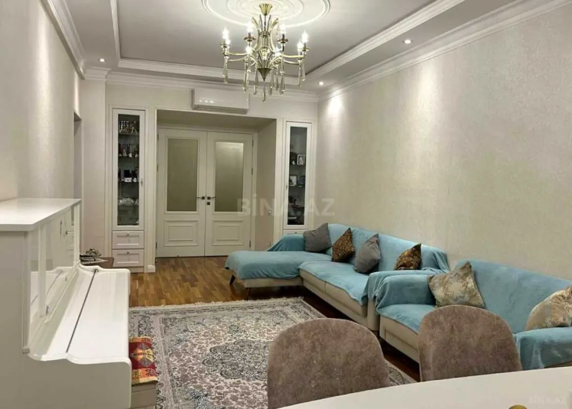 Satılır 4 otaqlı mənzil 130 m²