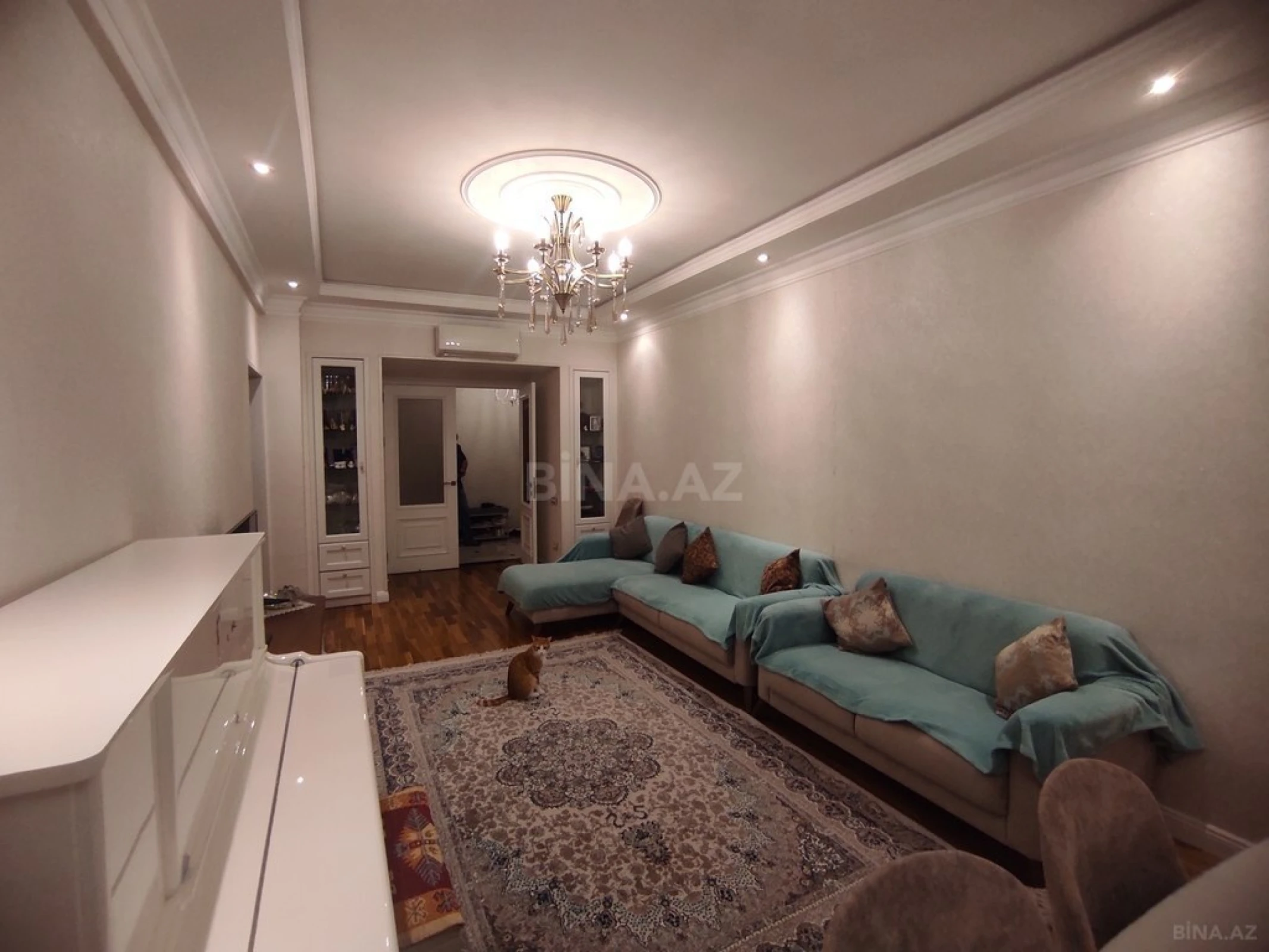 Satılır 4 otaqlı mənzil 130 m²