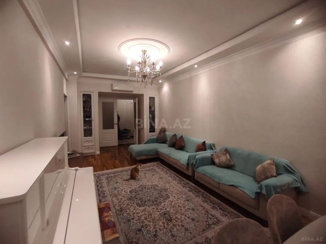 Satılır 4 otaqlı mənzil 130 m²