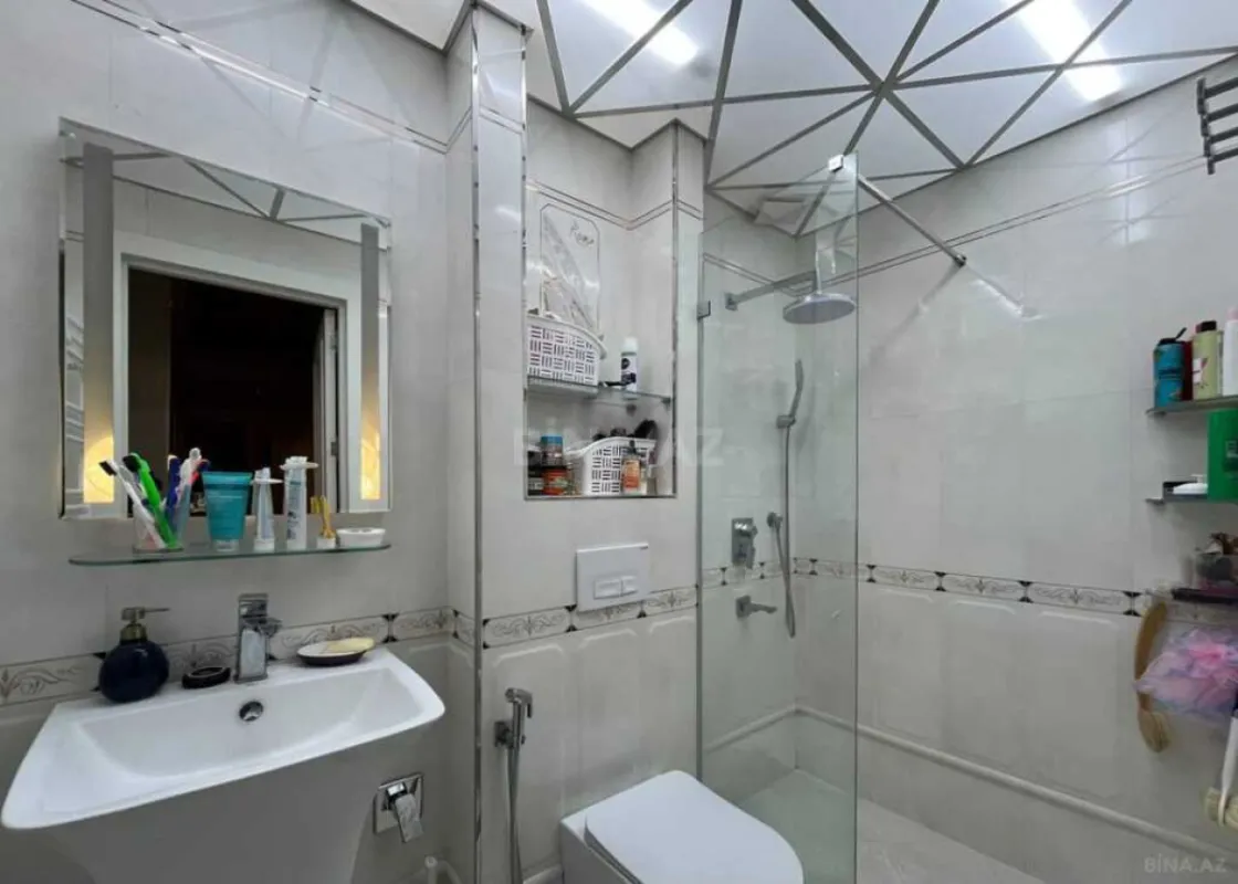 Satılır 4 otaqlı mənzil 130 m²