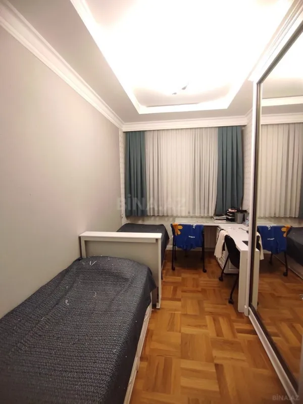 Satılır 4 otaqlı mənzil 130 m²