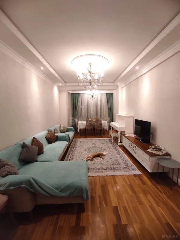 Satılır 4 otaqlı mənzil 130 m²