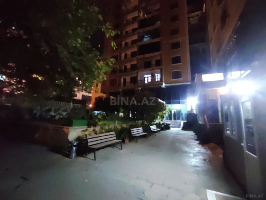 Satılır 4 otaqlı mənzil 130 m²