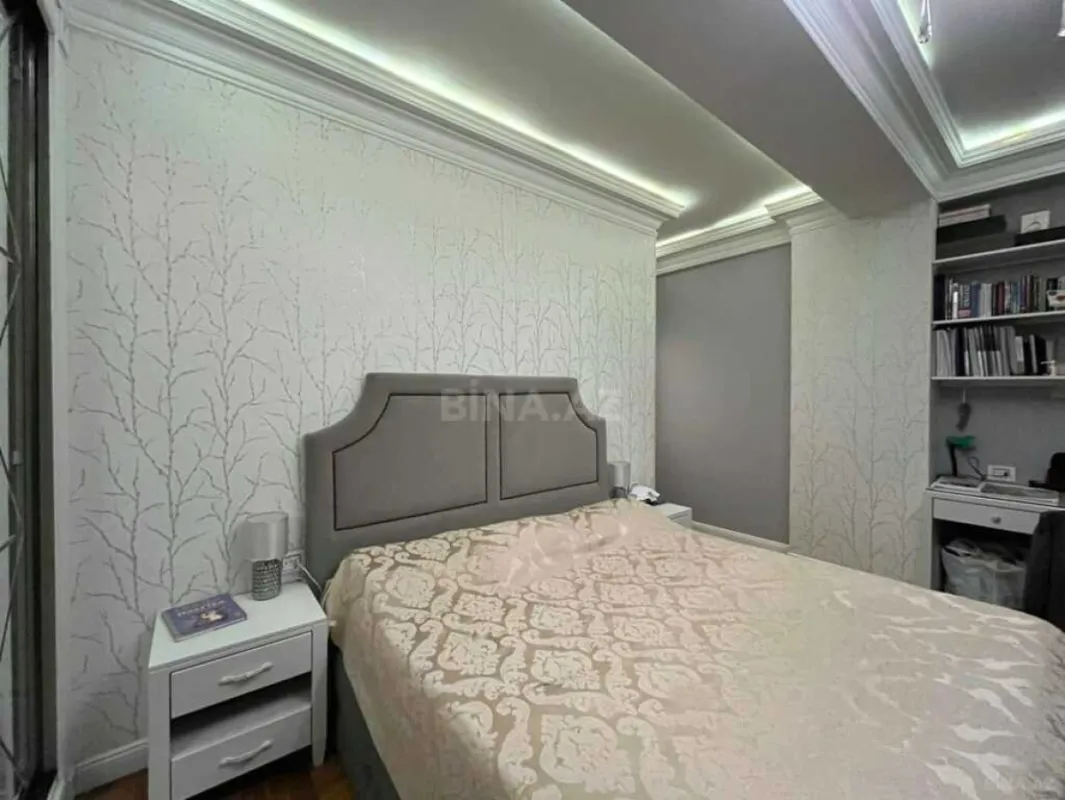 Satılır 4 otaqlı mənzil 130 m²