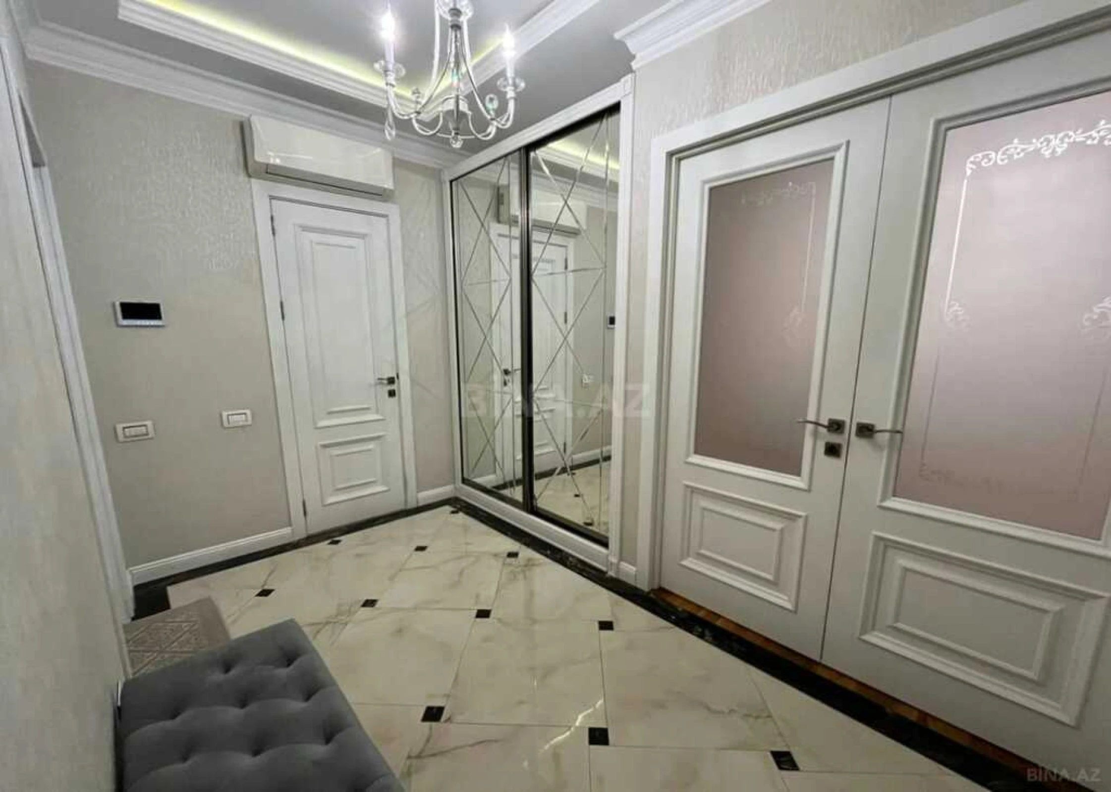 Satılır 4 otaqlı mənzil 130 m²