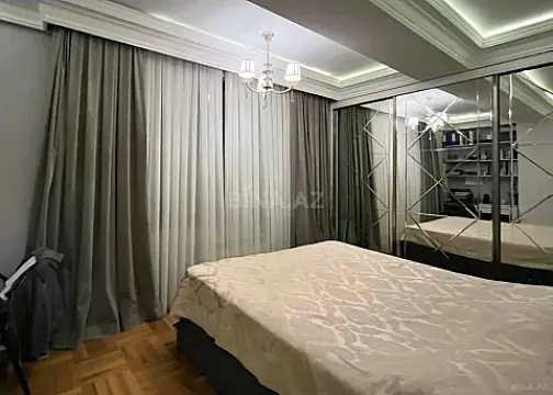 Satılır 4 otaqlı mənzil 130 m²