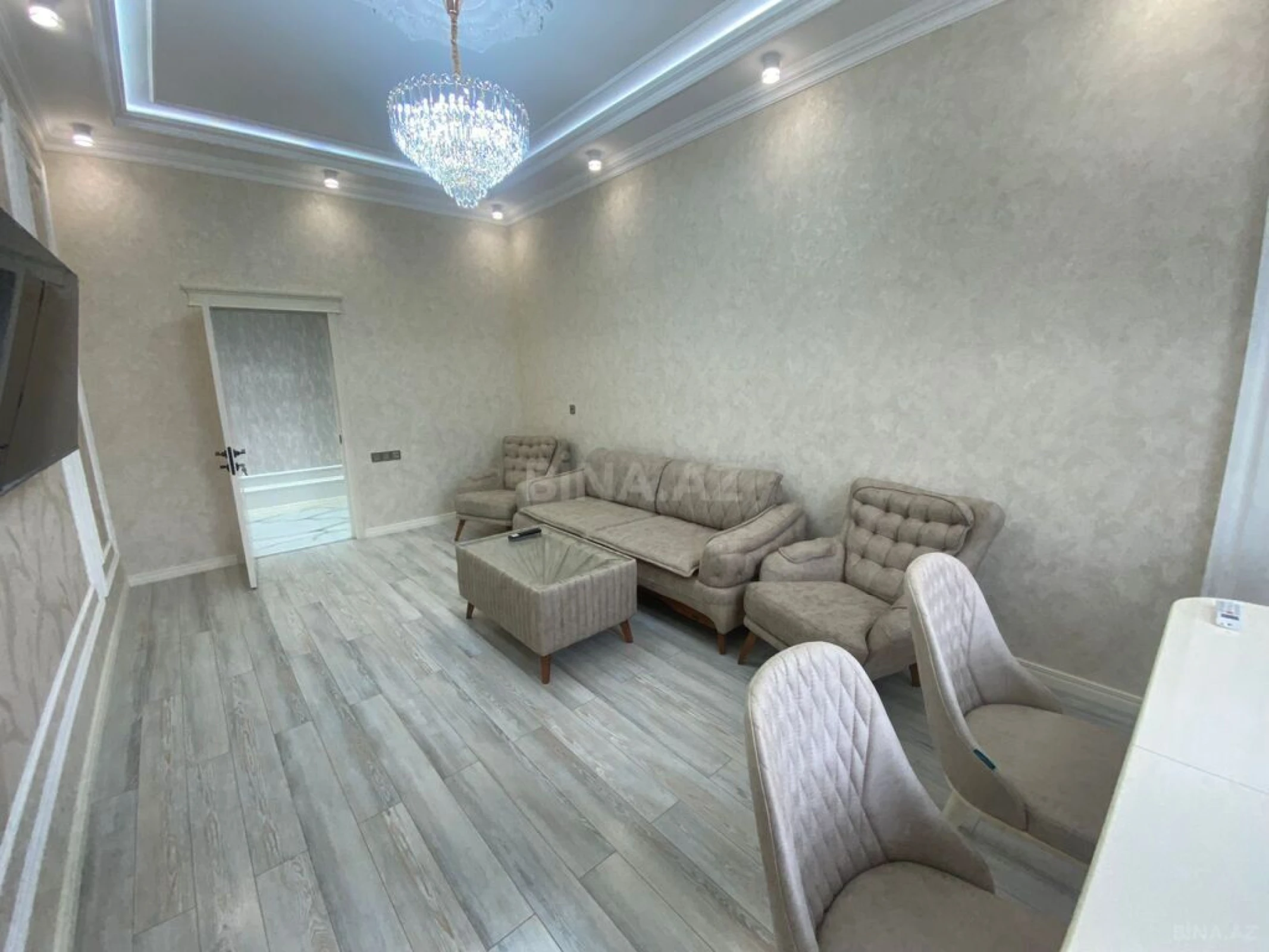 Kirayə verilir 2 otaqlı mənzil 85 m²
