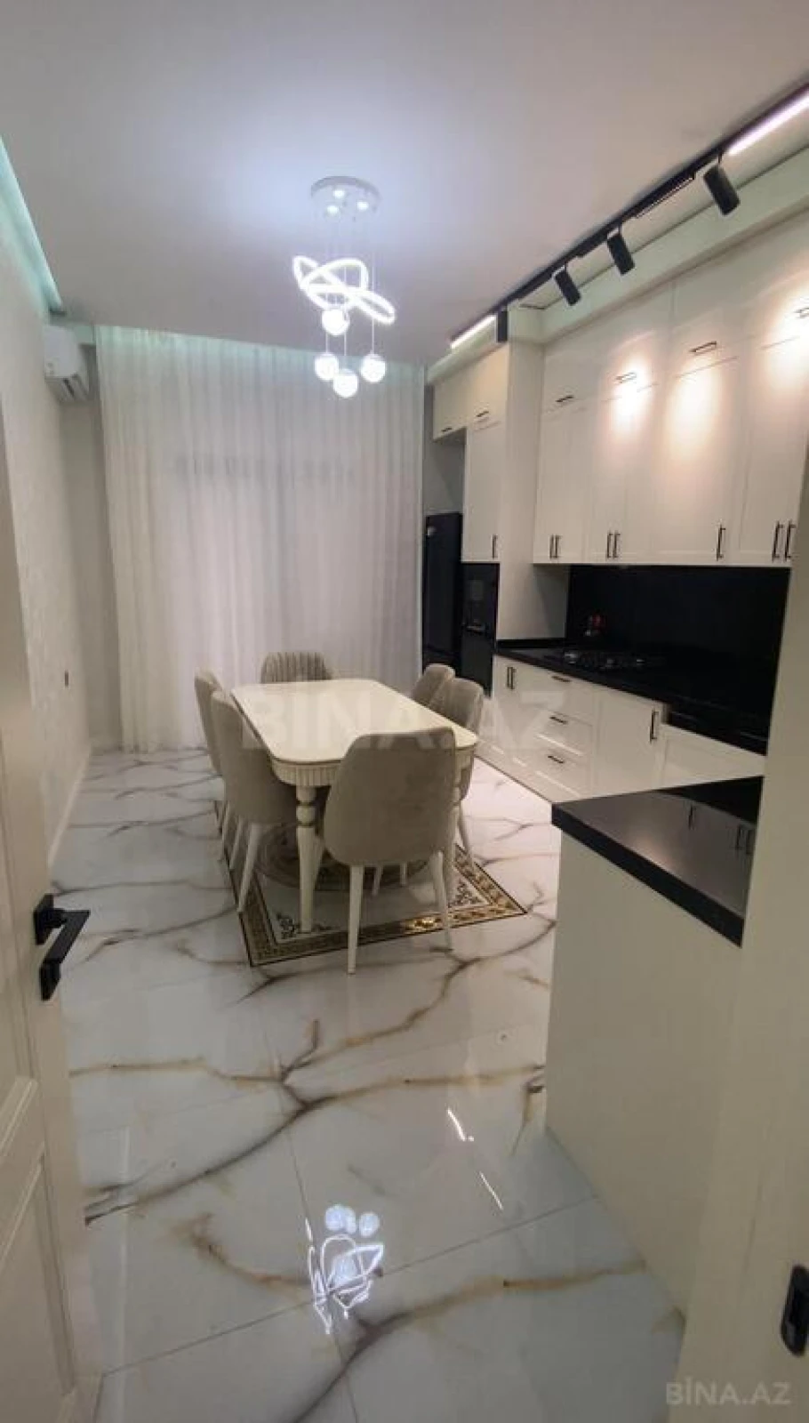 Kirayə verilir 2 otaqlı mənzil 85 m²