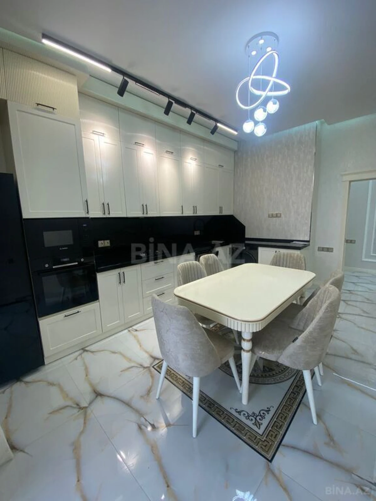 Kirayə verilir 2 otaqlı mənzil 85 m²