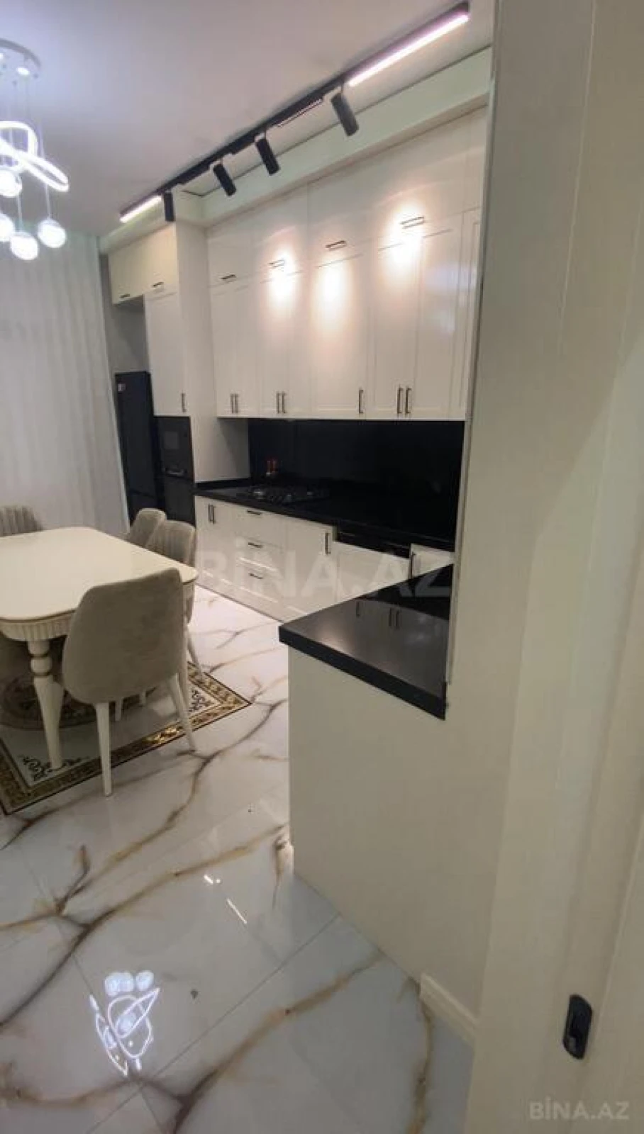 Kirayə verilir 2 otaqlı mənzil 85 m²