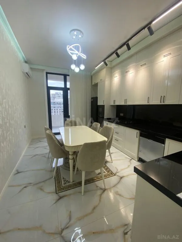 Kirayə verilir 2 otaqlı mənzil 85 m²