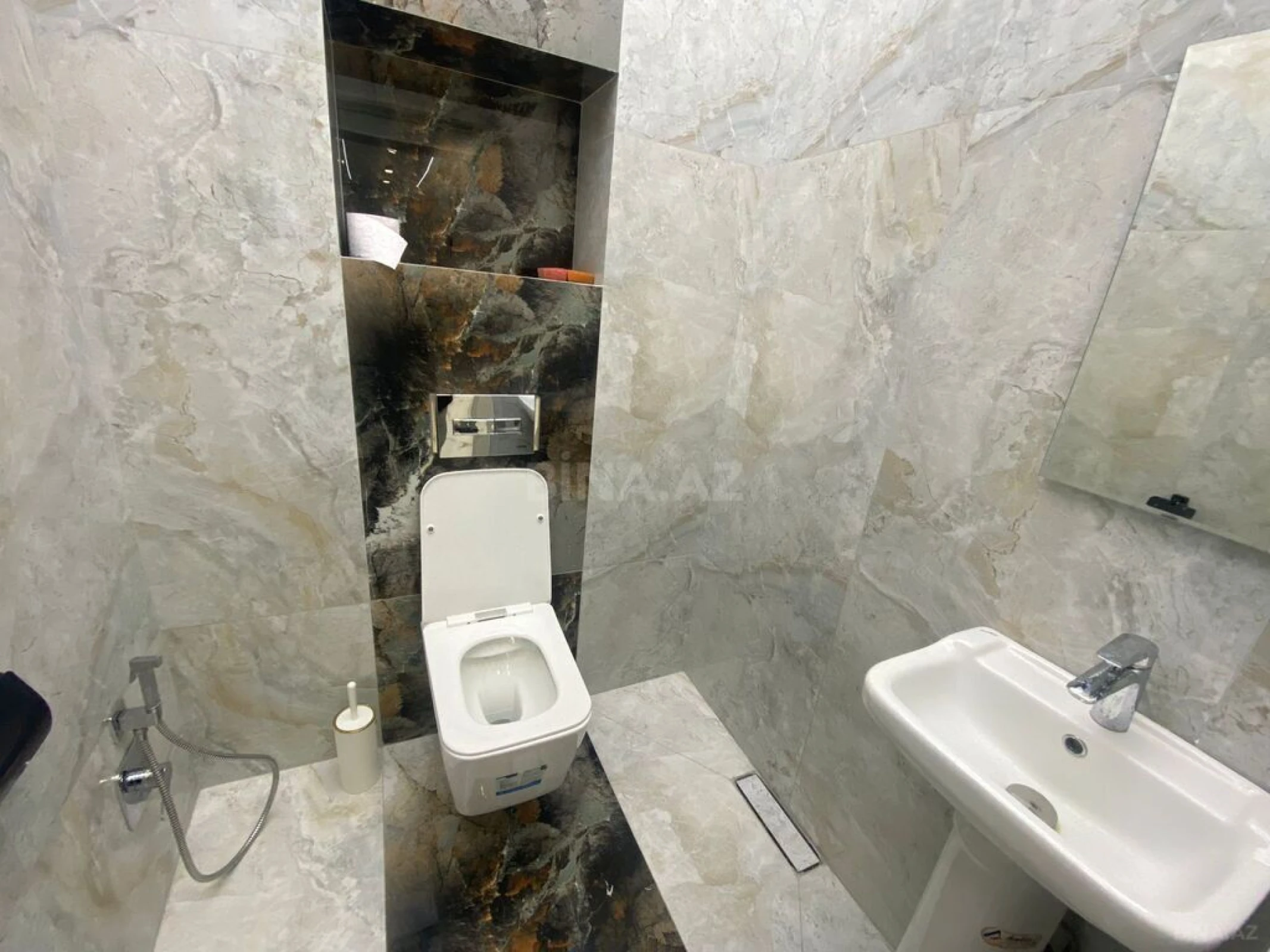 Kirayə verilir 2 otaqlı mənzil 85 m²
