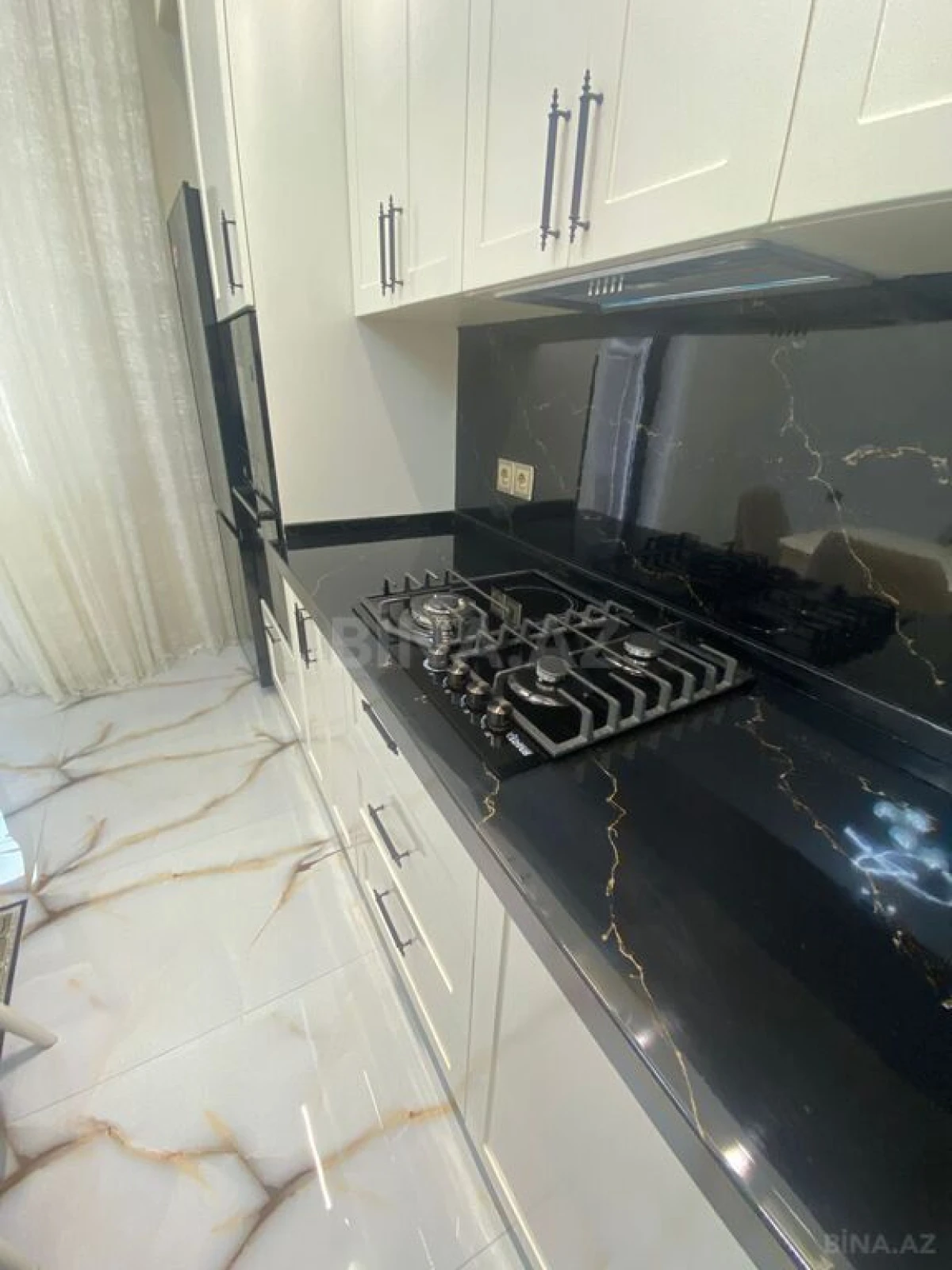 Kirayə verilir 2 otaqlı mənzil 85 m²