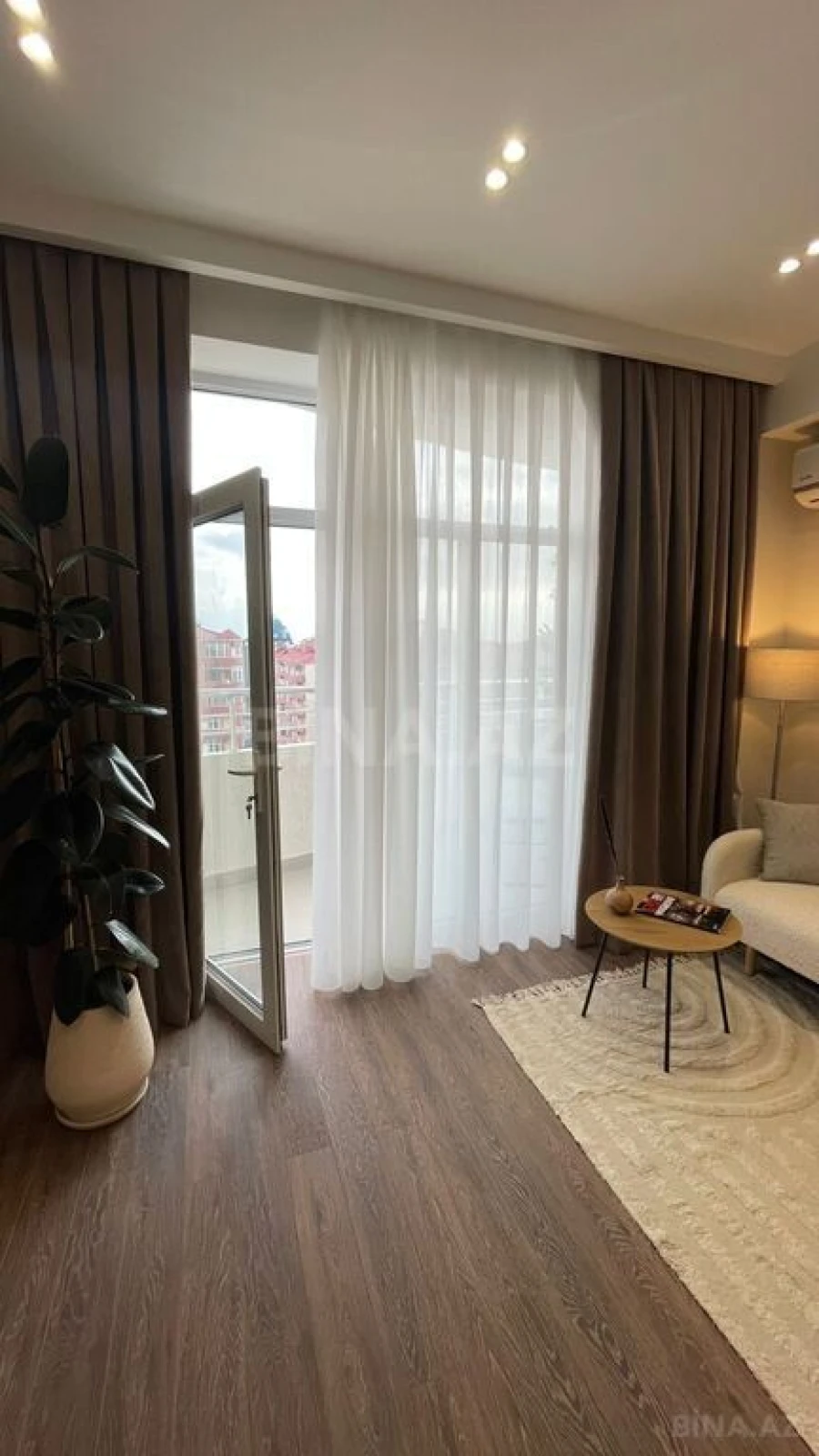 Satılır 2 otaqlı mənzil 61 m²