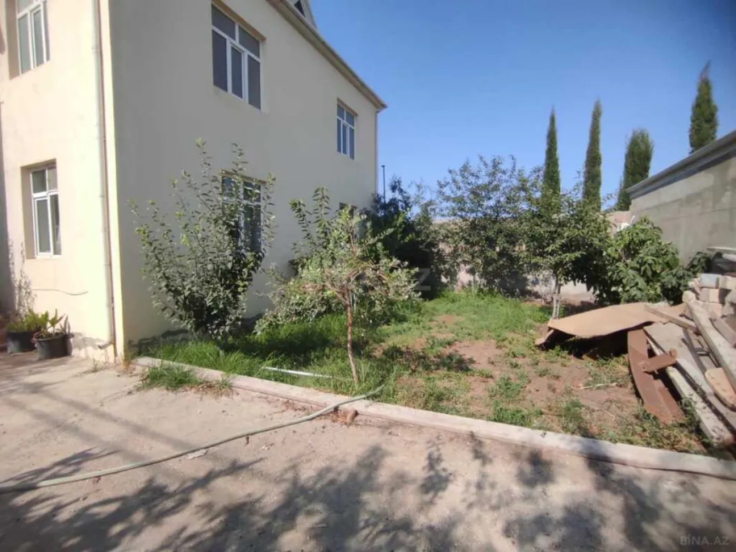 Satılır 6 otaqlı həyət evi 220 m²
