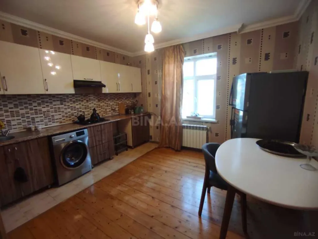 Satılır 6 otaqlı həyət evi 220 m²