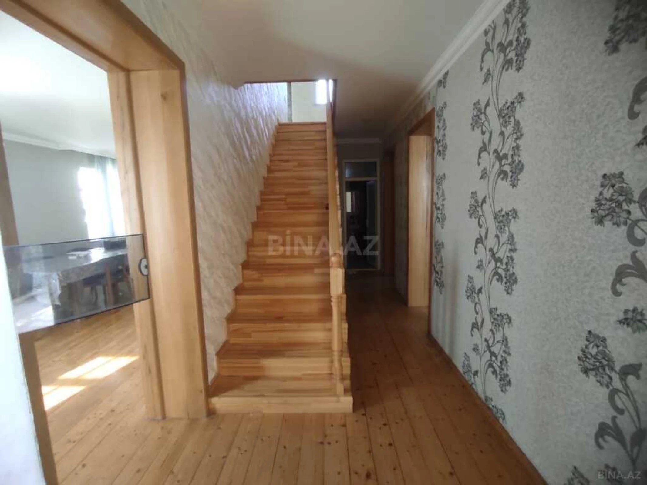Satılır 6 otaqlı həyət evi 220 m²