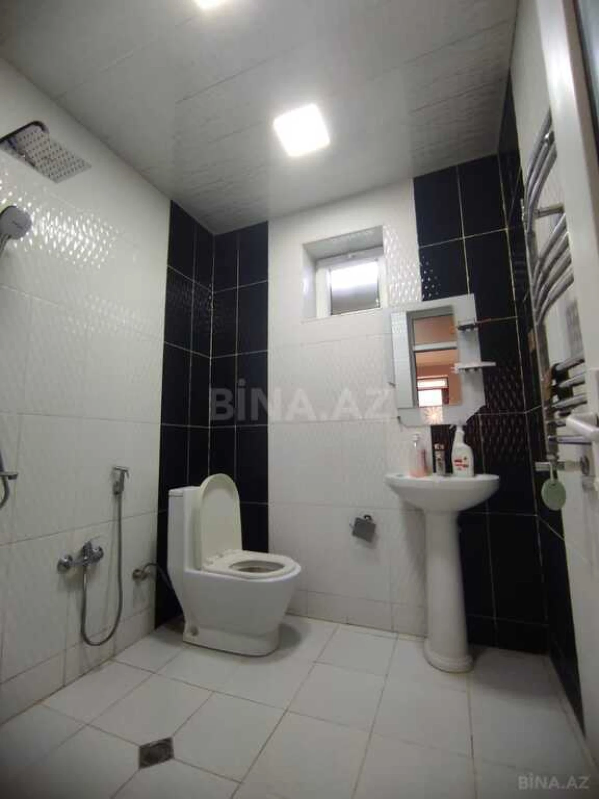 Satılır 6 otaqlı həyət evi 220 m²