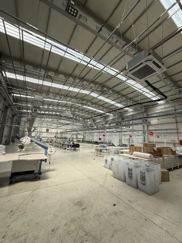 Satılır obyekt 2200 m²